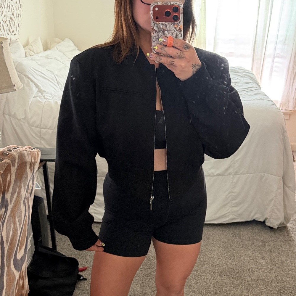 H&M Black Cropped Bomber Jacket - Picture 2 of 8